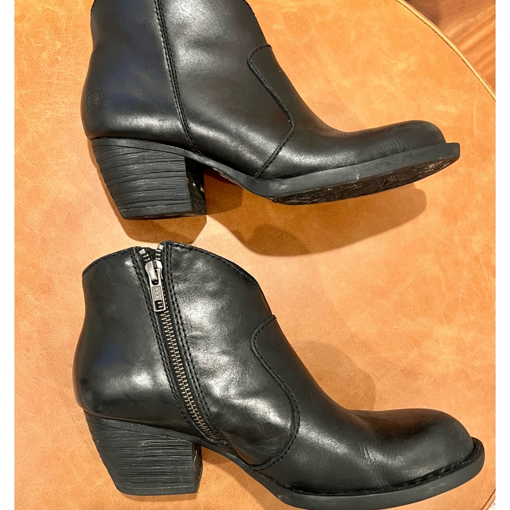 Black boots by Born - Picture 2 of 7